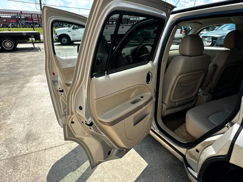 Used 2009 Chevrolet HHR LS image 26