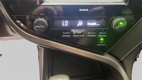 Used 2020 Toyota Camry SE image 17