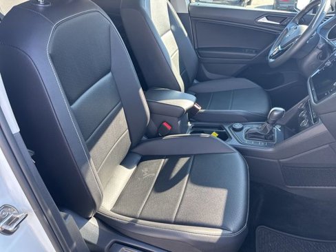 Certified 2021 Volkswagen Tiguan SE w/ Panoramic Sunroof Package image 23