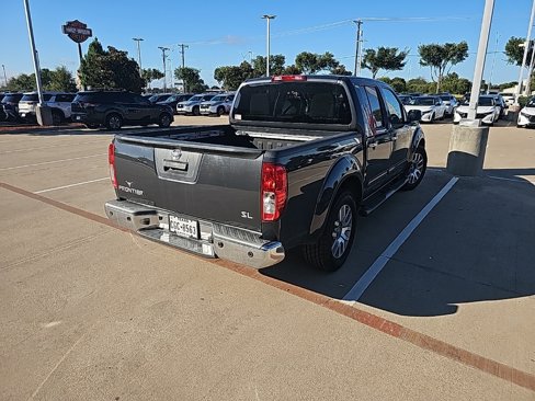 Used 2013 Nissan Frontier SL image 4