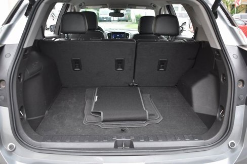 Used 2024 GMC Terrain SLT image 32