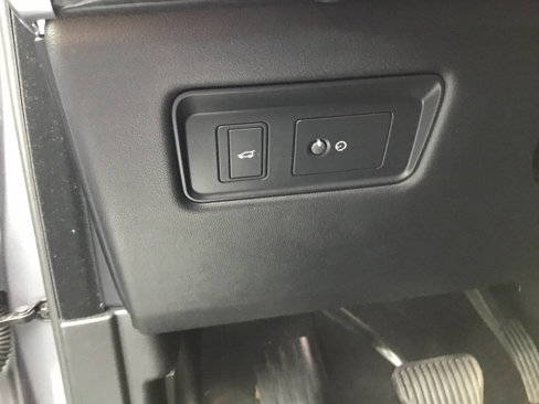 Used 2020 Land Rover Range Rover Sport HSE image 34