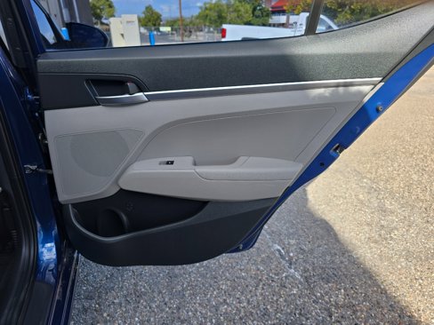 Used 2019 Hyundai Elantra SE image 30