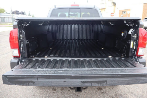 Used 2017 Toyota Tacoma TRD Off-Road image 11
