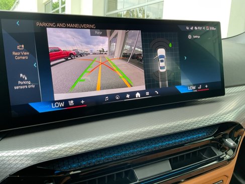 New 2025 BMW 330i Sedan w/ Premium Package image 19