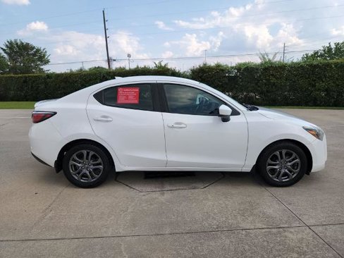 Used 2020 Toyota Yaris LE image 4