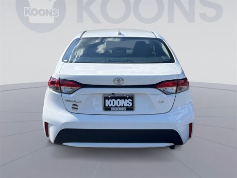 Used 2022 Toyota Corolla LE image 5