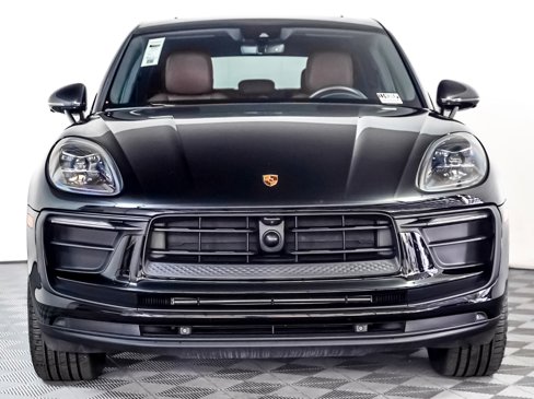 Certified 2024 Porsche Macan image 7