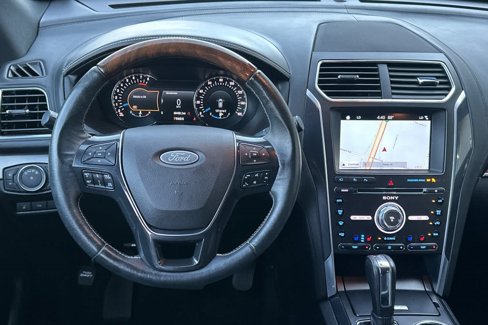 Used 2017 Ford Explorer Platinum image 14