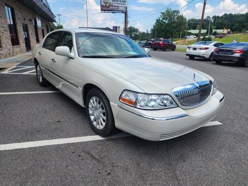 Used 2006 Lincoln Town Car Signature image 7