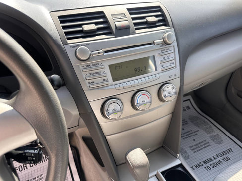 Used 2010 Toyota Camry LE image 12