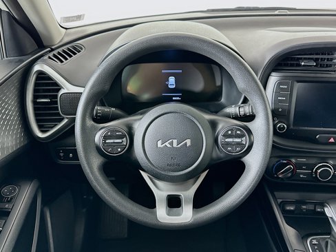 Used 2023 Kia Soul LX w/ LX Technology Package image 18