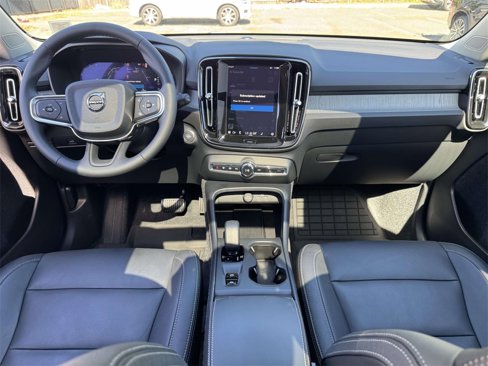 Certified 2025 Volvo XC40 B5 Core w/ Protection Package Premier image 11