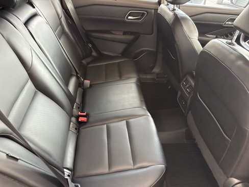 Used 2021 Nissan Rogue SV w/ Premium Package image 15