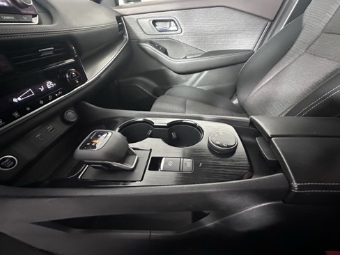 Used 2021 Nissan Rogue SV image 21