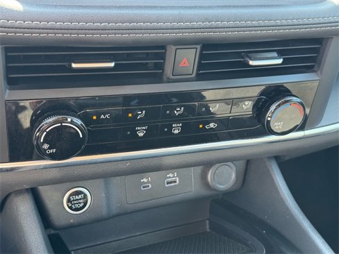 Used 2023 Nissan Rogue S image 20
