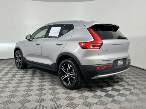 Certified 2025 Volvo XC40 B5 Core image 8
