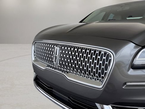 Used 2020 Lincoln Nautilus FWD w/ Equipment Group 101A image 2