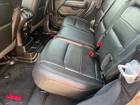 Used 2021 Jeep Wrangler Unlimited Sahara w/ Uconnect 4C Nav & Sound Group image 19