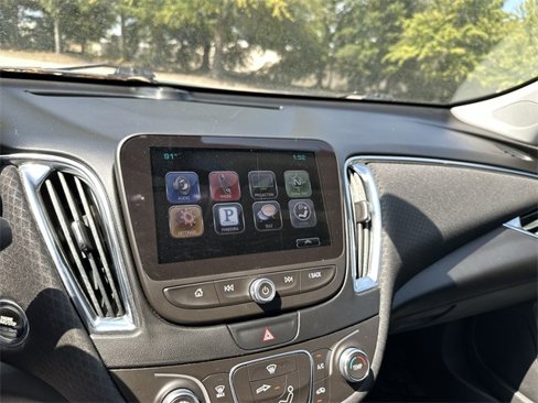 Used 2016 Chevrolet Malibu LT image 18