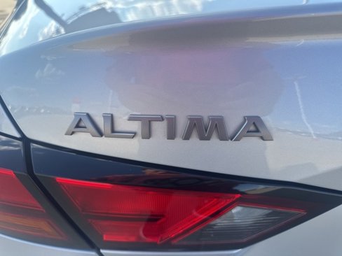 Used 2024 Nissan Altima 2.5 SV image 9