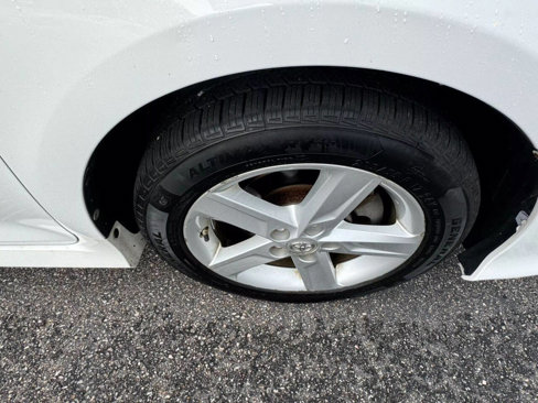 Used 2014 Toyota Camry SE image 34