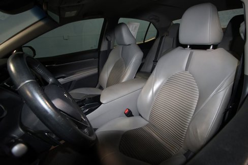 Used 2018 Toyota Camry SE image 4