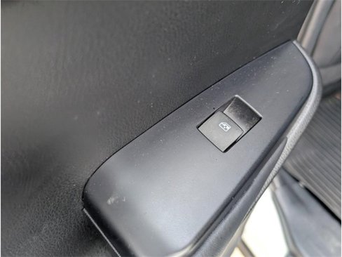 Used 2019 Toyota Highlander SE image 12