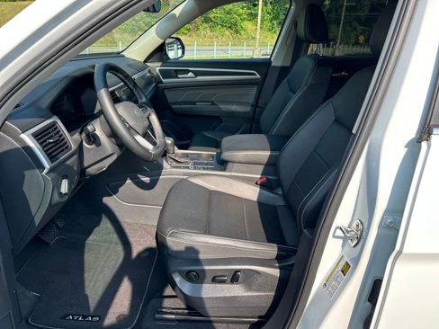 Used 2023 Volkswagen Atlas SE image 11