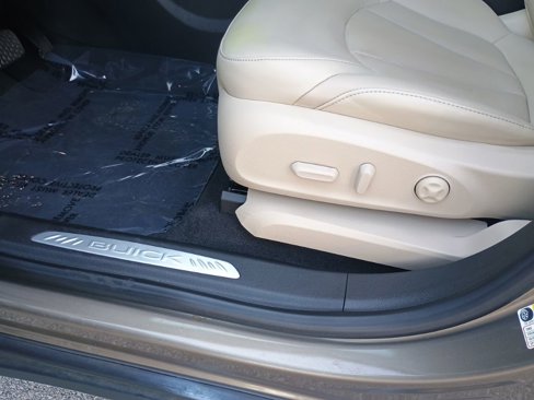 Used 2019 Buick Envision Essence image 12
