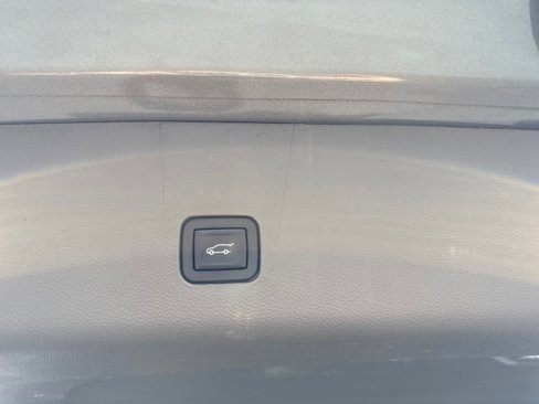 Used 2019 Chevrolet Traverse LT image 16