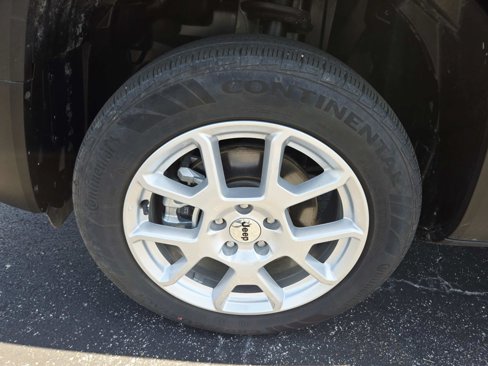 Used 2023 Jeep Renegade Latitude image 18