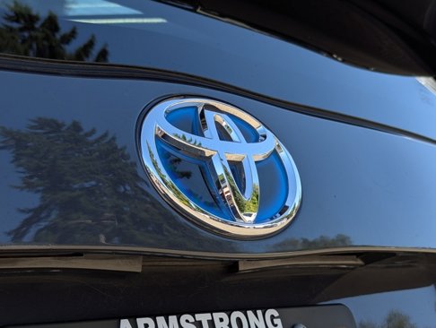 Used 2014 Toyota Prius Five image 28