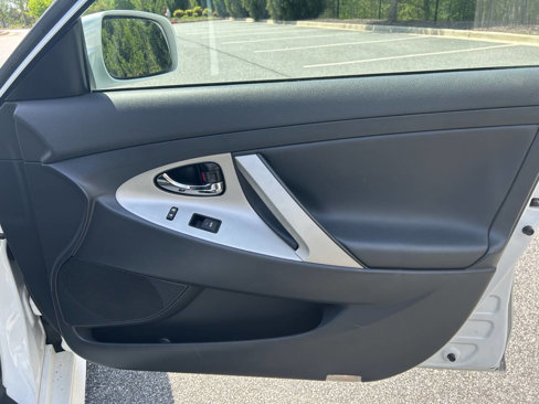 Used 2011 Toyota Camry SE image 15