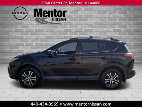 Used 2017 Toyota RAV4 LE image 4