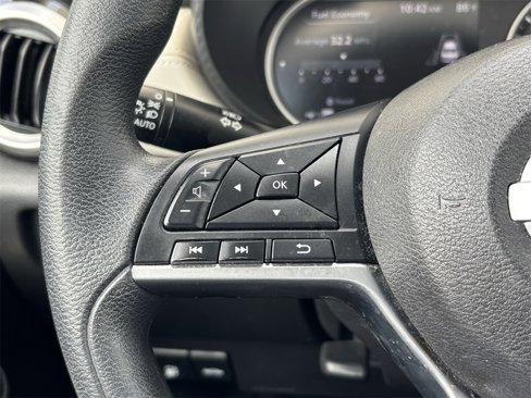 Used 2020 Nissan Versa SV image 27
