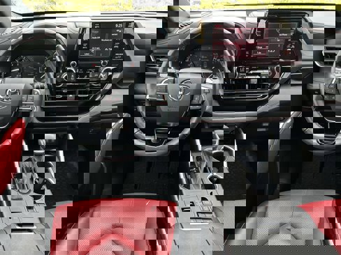 Used 2021 Toyota Highlander XSE image 11