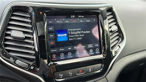 Used 2021 Jeep Cherokee Limited image 17
