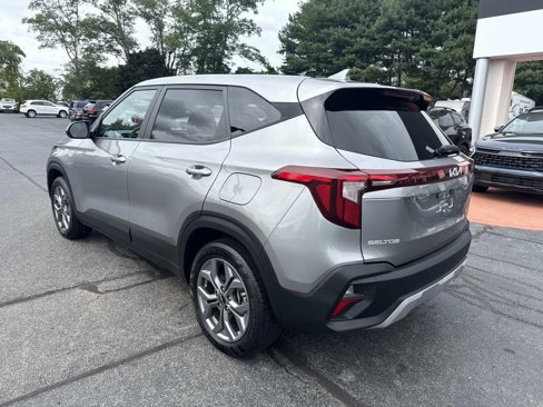 Used 2024 Kia Seltos LX image 3
