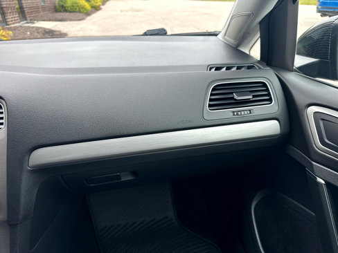 Used 2017 Volkswagen Golf S image 17
