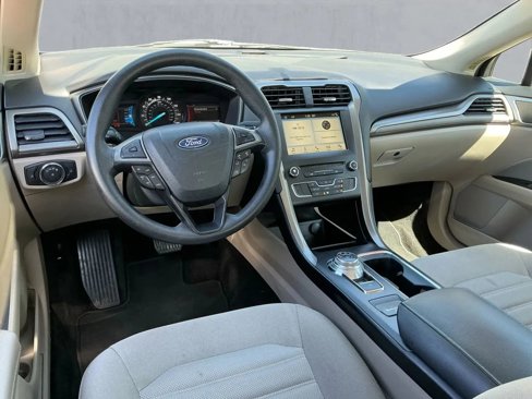 Used 2018 Ford Fusion SE w/ Fusion SE Technology Package image 15