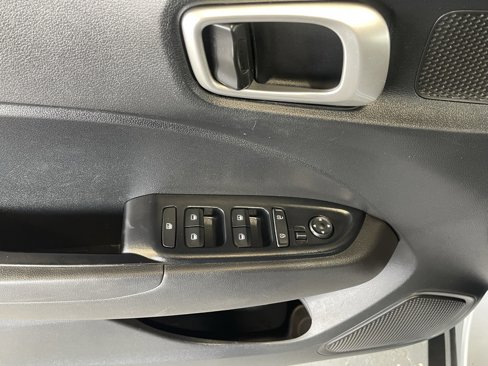 Used 2020 Hyundai Venue SE image 14