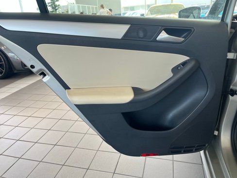 Used 2014 Volkswagen Jetta SE image 14