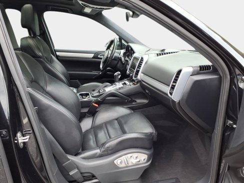 Used 2013 Porsche Cayenne GTS image 17