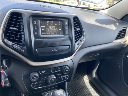 Used 2017 Jeep Cherokee Altitude image 16