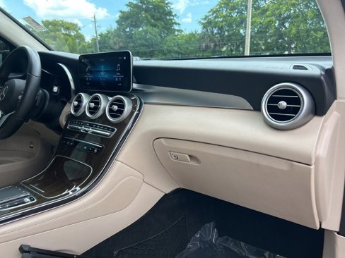 Used 2020 Mercedes-Benz GLC 300 image 23