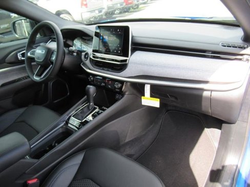 New 2025 Jeep Compass Latitude w/ Mopar Graphics Package image 11