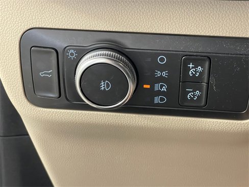 Used 2020 Ford Escape Titanium image 10
