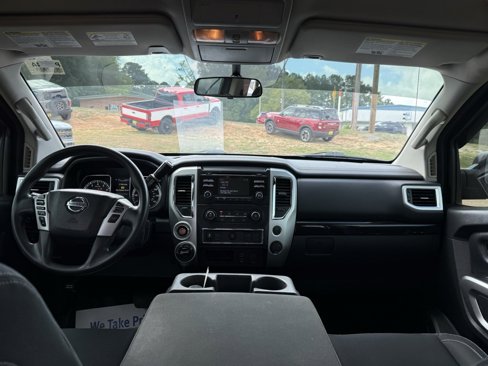 Used 2017 Nissan Titan SV image 9