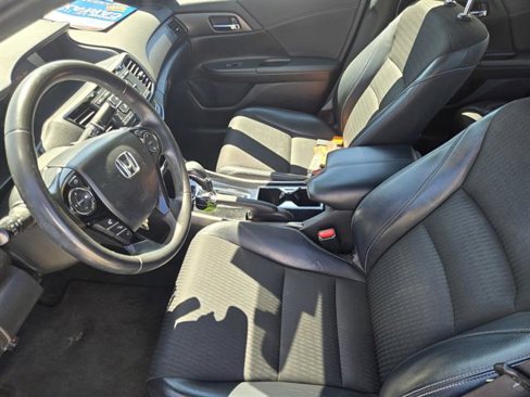 Used 2017 Honda Accord Sport image 14